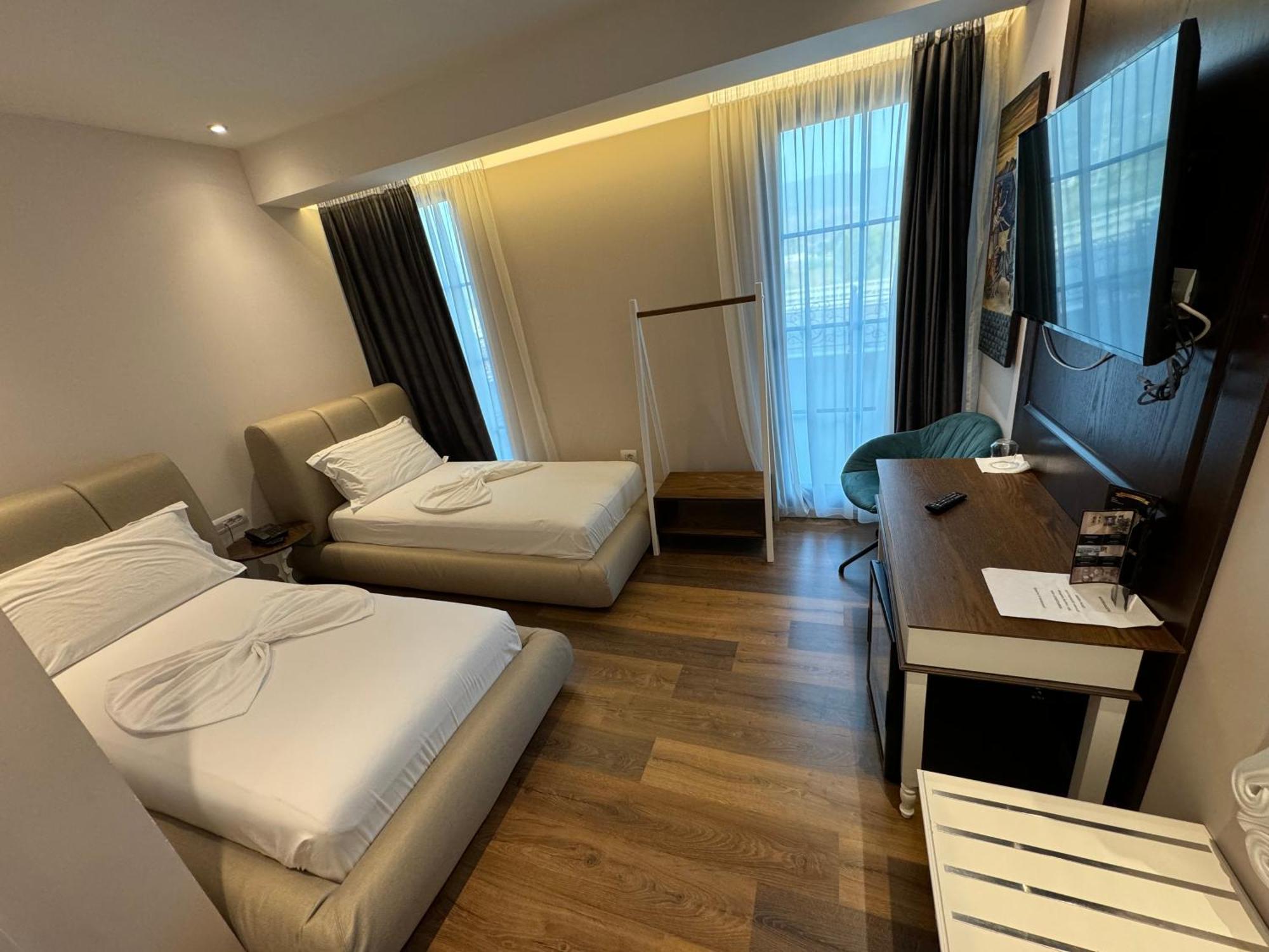 Arberia Palace Hotel Fushe Milot Eksteriør bilde